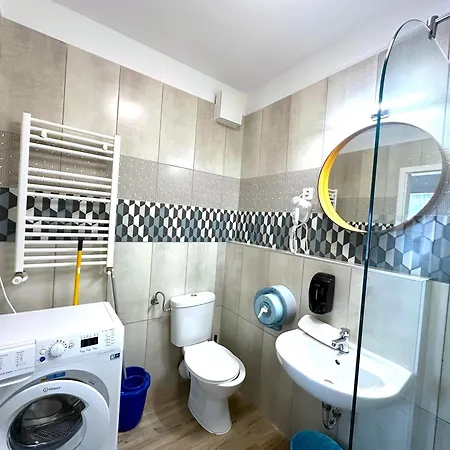 Prime - Modern 3 Bedroom Family & Parking Included *