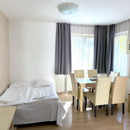 Prime - Modern 3 Bedroom Family & Parking Included アパート *