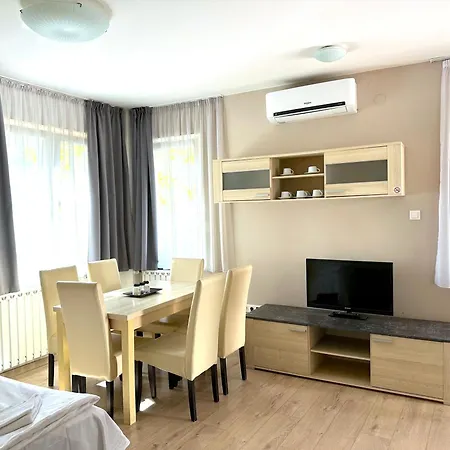 Prime - Modern 3 Bedroom Family & Parking Included *