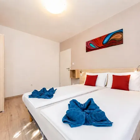 Lejlighed Prime - Modern 3 Bedroom Family & Parking Included *