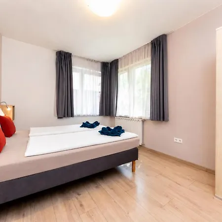 Prime - Modern 3 Bedroom Family & Parking Included