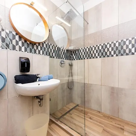 Prime - Modern 3 Bedroom Family & Parking Included ブダペスト